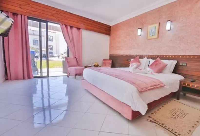 اتاق استاندارد سه نفره, Hôtel Des Iles