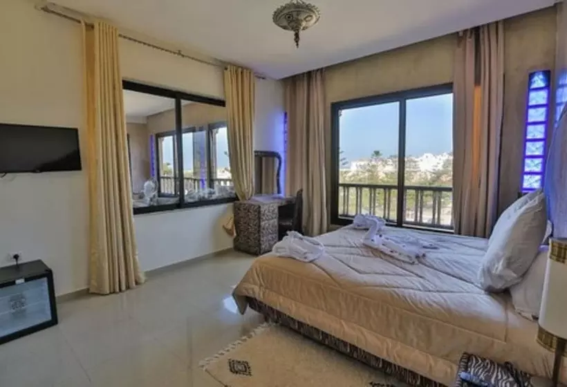 اتاق استاندارد سه نفره, Hôtel Des Iles