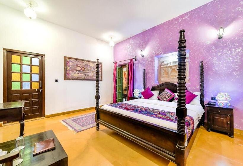 Люкс, Heritage House