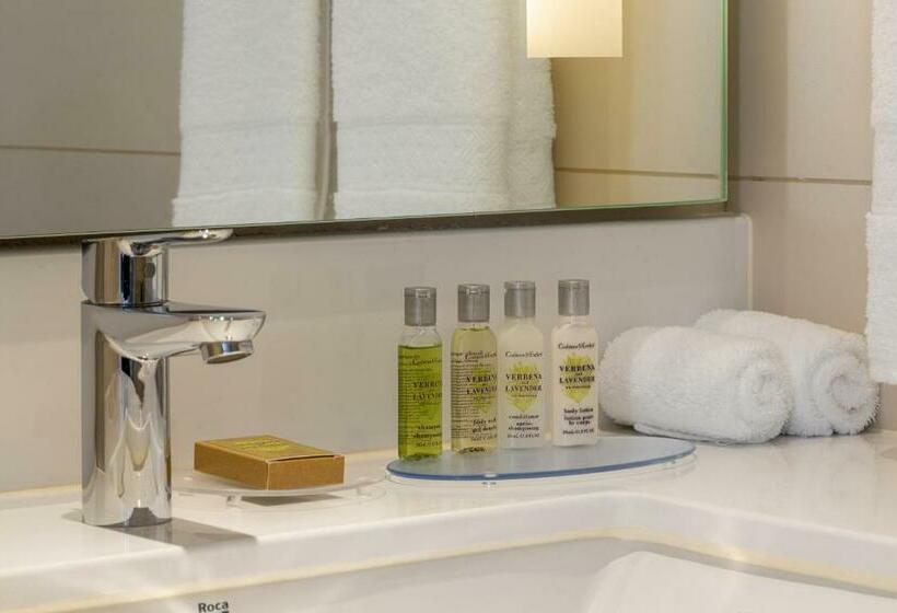 Standard Room King Size Bed, Hilton Garden Inn Riyadh Financial District