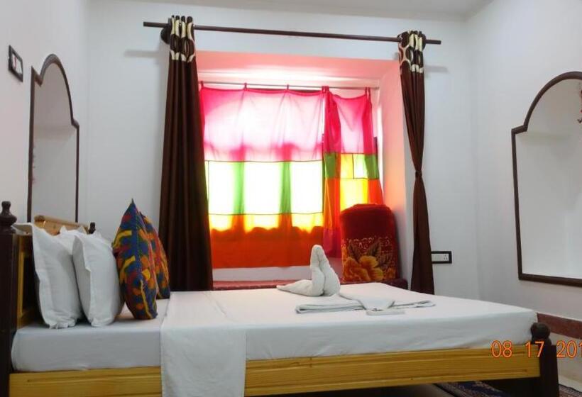 Standardrum King Size Säng, The Wanderlust Guest House & Safari