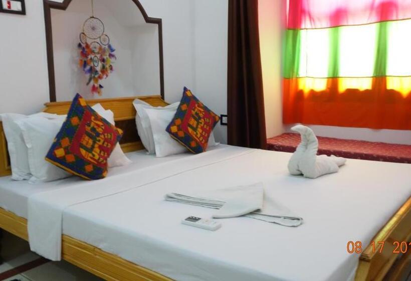 Standardrum King Size Säng, The Wanderlust Guest House & Safari