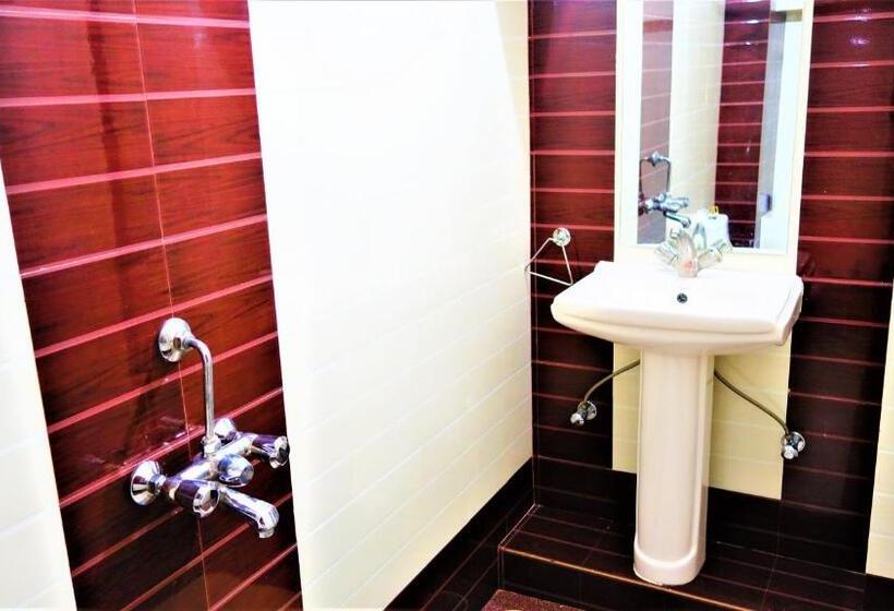 Standardrum King Size Säng, The Wanderlust Guest House & Safari