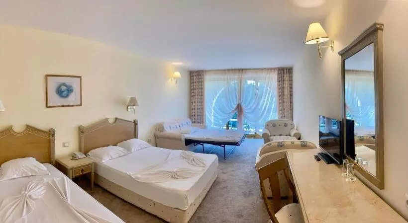 プールビュージュニアスイート, Duni Marina Royal Palace Hotel   Ultra All Inclusive