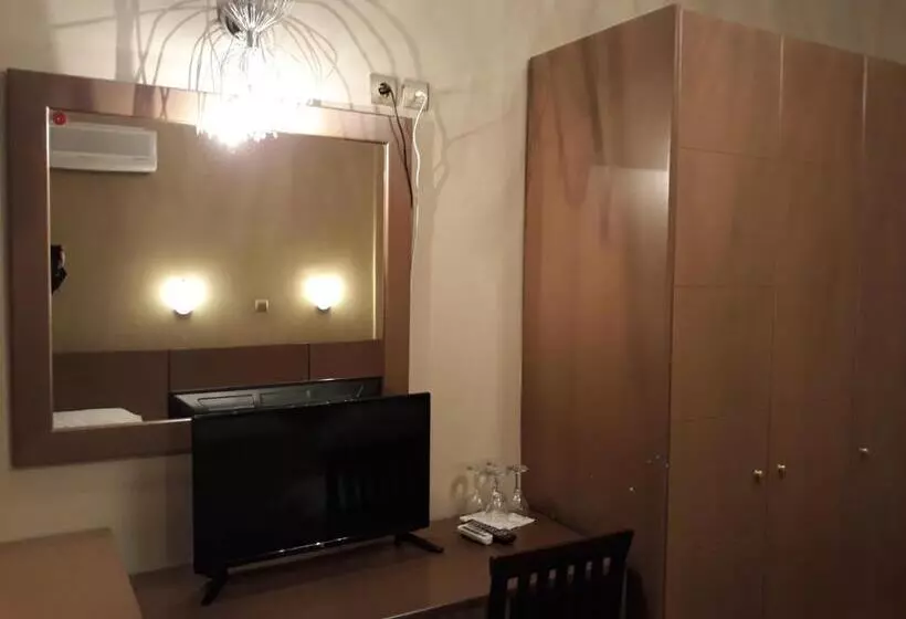 エコノミー４人部屋, Grand Olympic Hotel Loutraki