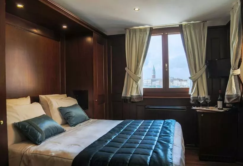 Classic Room Lake View