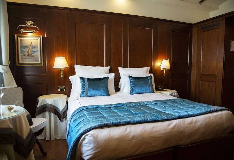 Deluxe Room Lake View