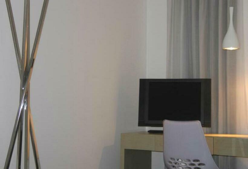 سوئیت 2 خوابه, Funchal Design