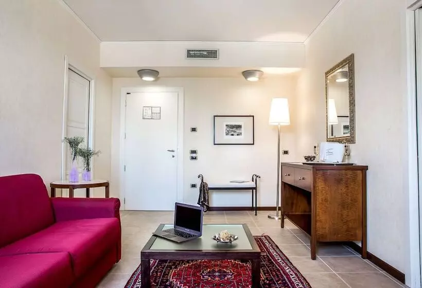 سوییت, Grand Hotel Paestum