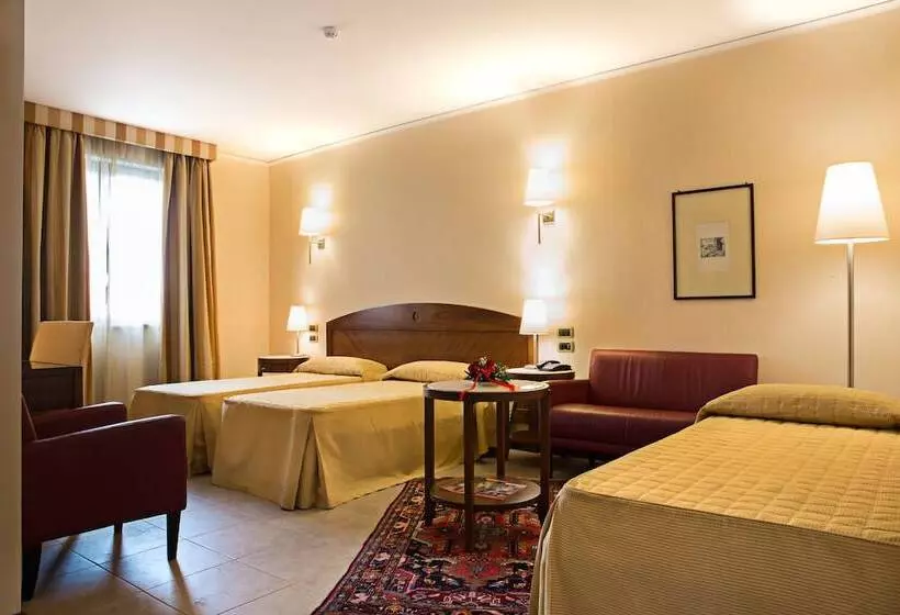 اتاق ساده سه‌ نفره, Grand Hotel Paestum