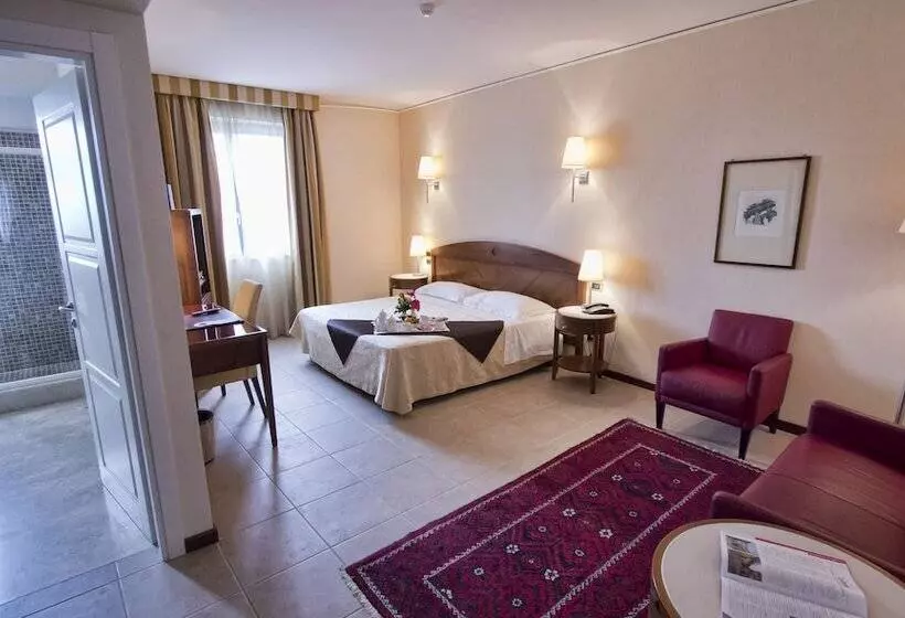 اتاق لوکس سه تخته, Grand Hotel Paestum