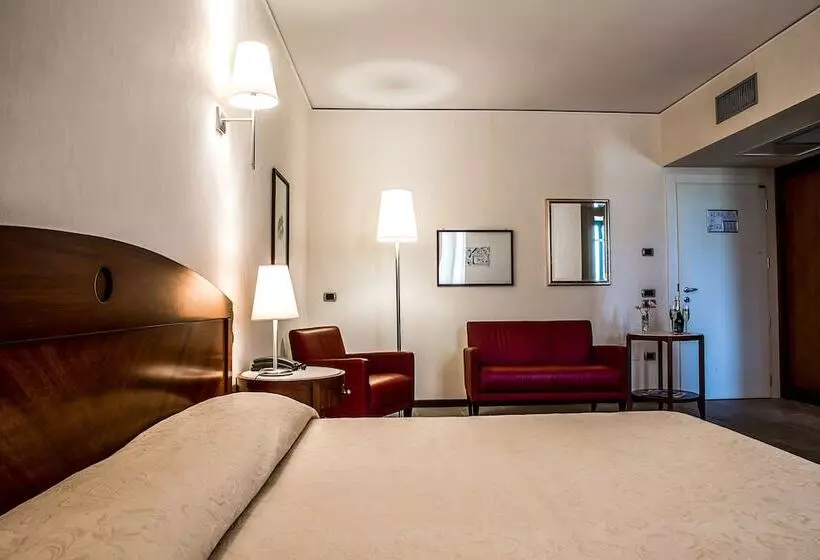 اتاق لوکس سه تخته, Grand Hotel Paestum