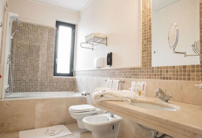 Номер Стандарт Трехместный, Grand Hotel Paestum