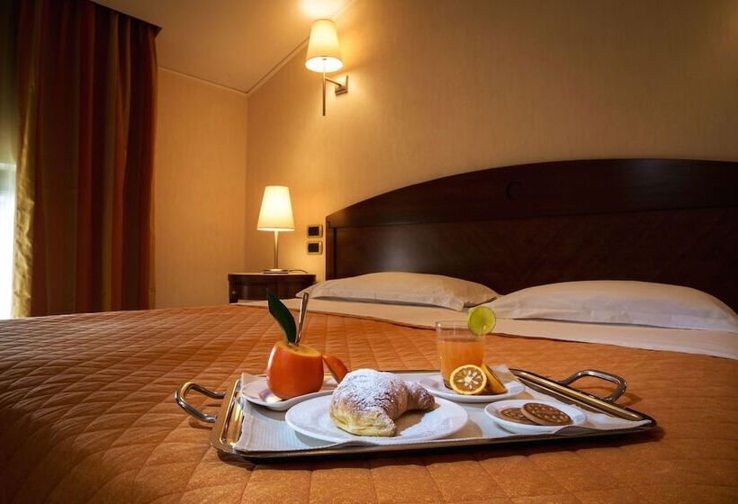 Номер Стандарт Трехместный, Grand Hotel Paestum