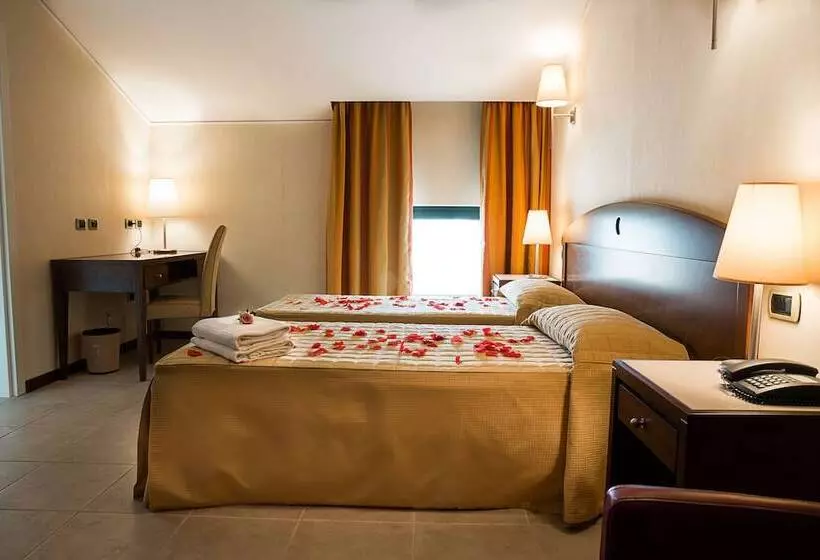 اتاق استاندارد سه نفره, Grand Hotel Paestum