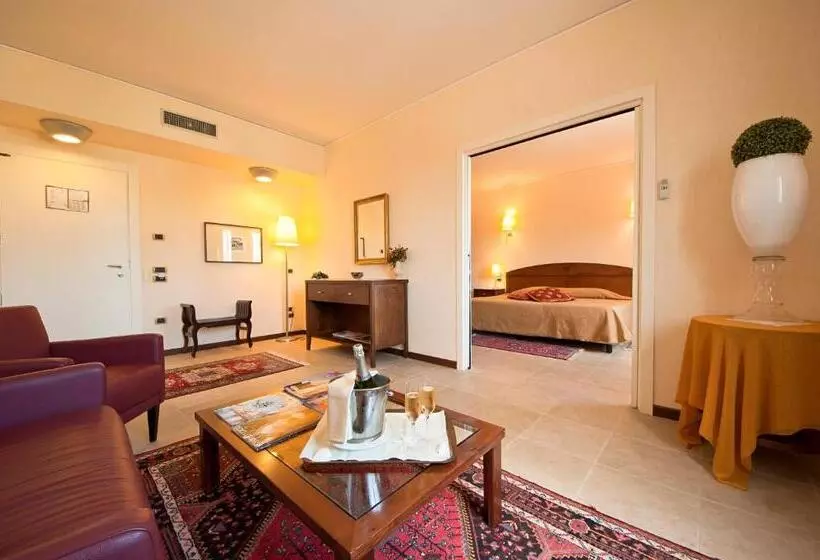 سوییت, Grand Hotel Paestum