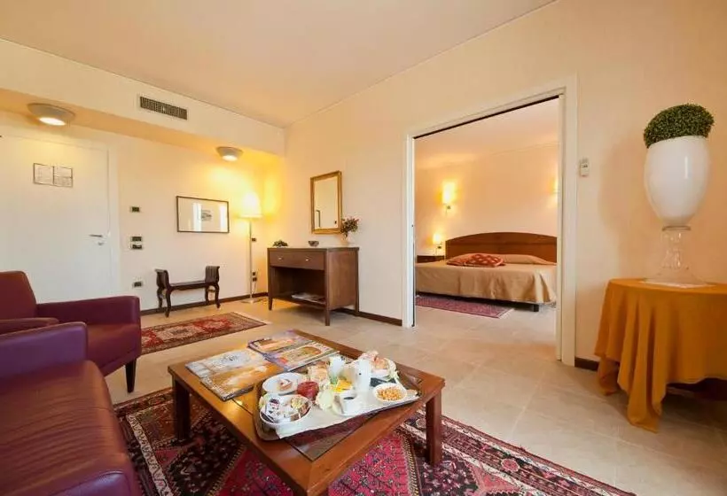سوییت, Grand Hotel Paestum