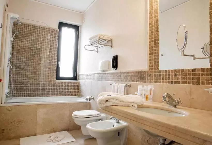 اتاق استاندارد سه نفره, Grand Hotel Paestum