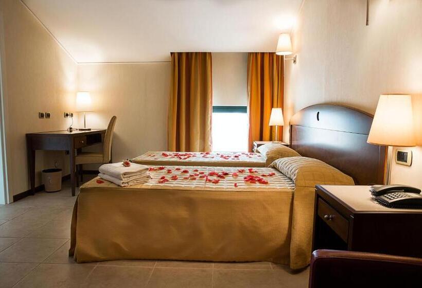 Номер Стандарт Трехместный, Grand Hotel Paestum