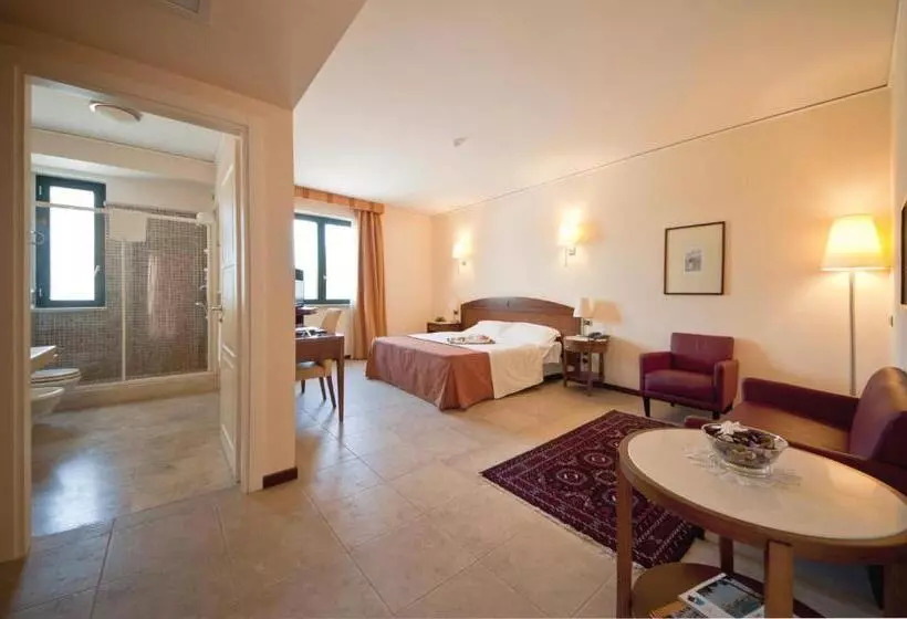 اتاق لوکس سه تخته, Grand Hotel Paestum