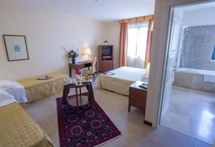 اتاق لوکس سه تخته, Grand Hotel Paestum