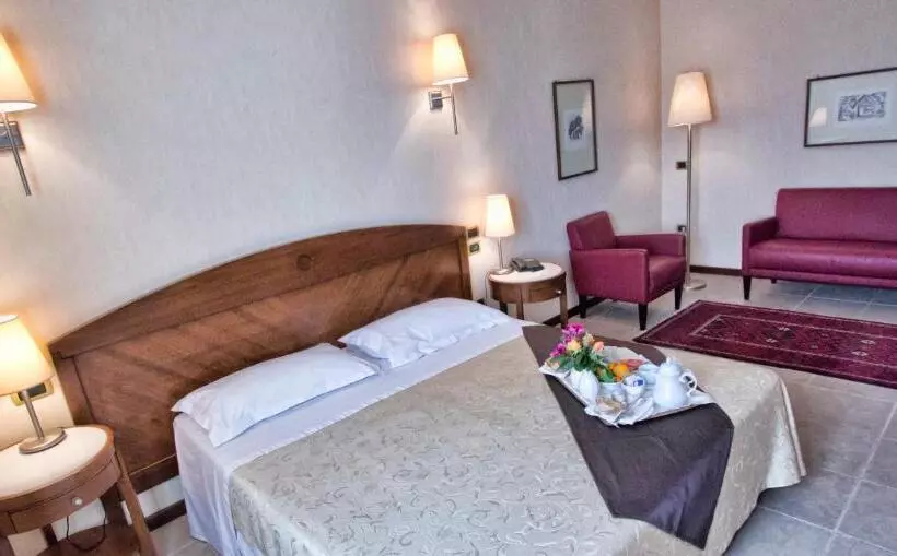 اتاق لوکس سه تخته, Grand Hotel Paestum