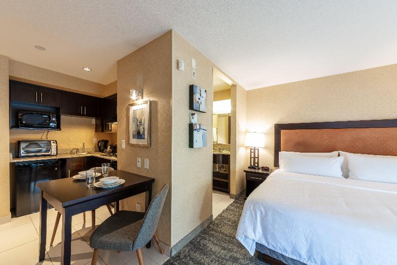 キングサイズベッドのスタンダードルーム, Holiday Inn Express & Suites Riverport Richmond, An Ihg