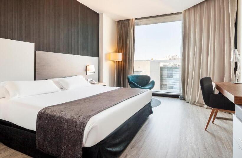 Pokój Standard Trzyosobowy, Ilunion Atrium