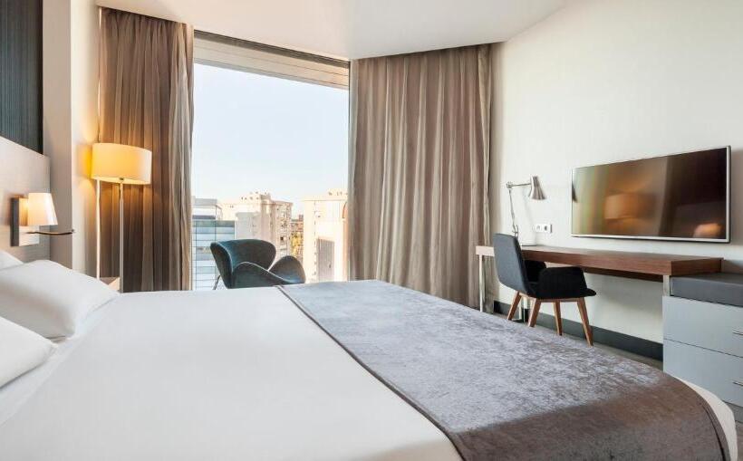 Pokój Standard Trzyosobowy, Ilunion Atrium