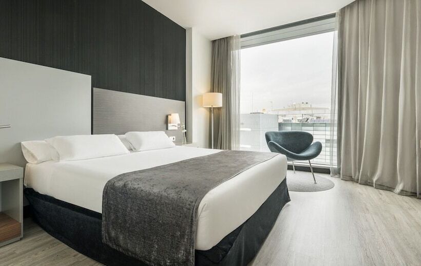 Pokój Standard Trzyosobowy, Ilunion Atrium