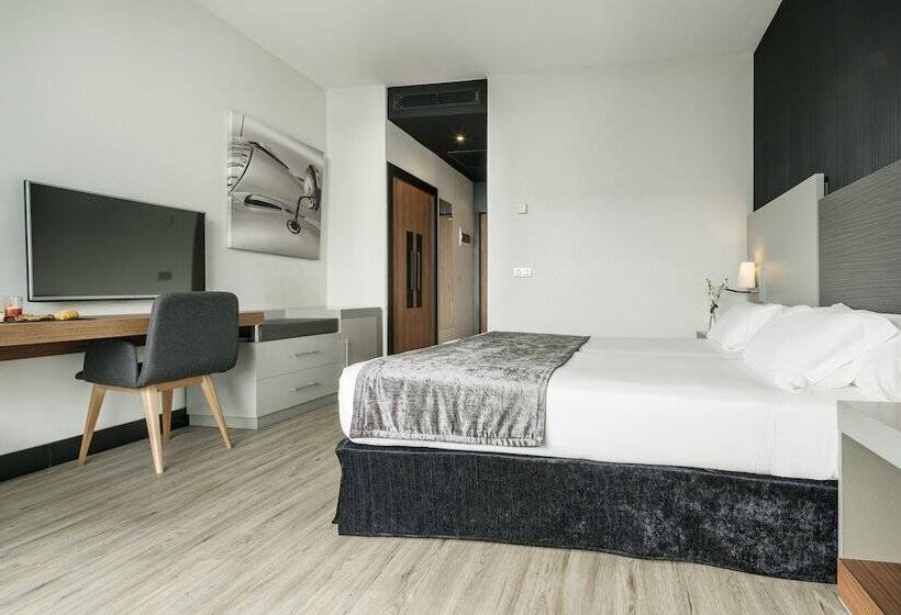 Pokój Standard Trzyosobowy, Ilunion Atrium