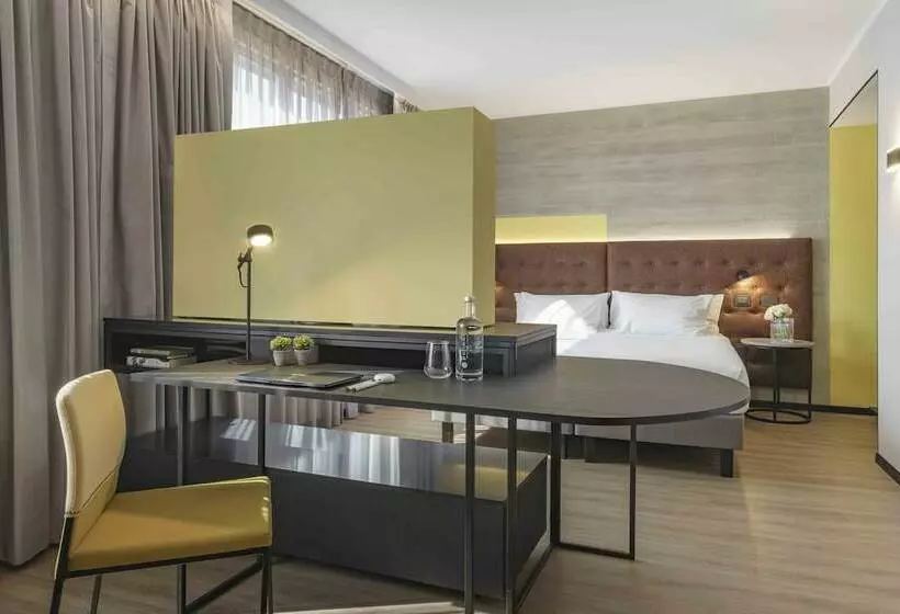 سوییت جونیور, Pullman Santiago El Bosque