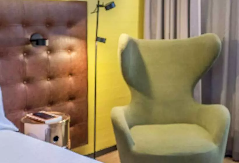 سوییت جونیور, Pullman Santiago El Bosque