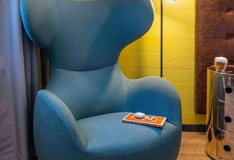 جناح جونيور, Pullman Santiago El Bosque