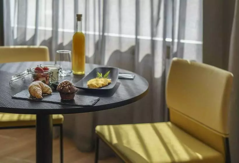 سوییت جونیور, Pullman Santiago El Bosque