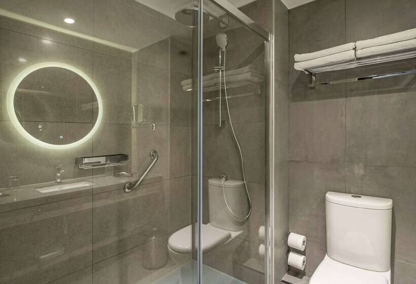 جناح جونيور, Pullman Santiago El Bosque