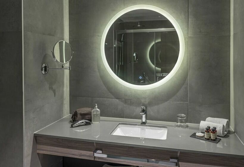 جناح جونيور, Pullman Santiago El Bosque