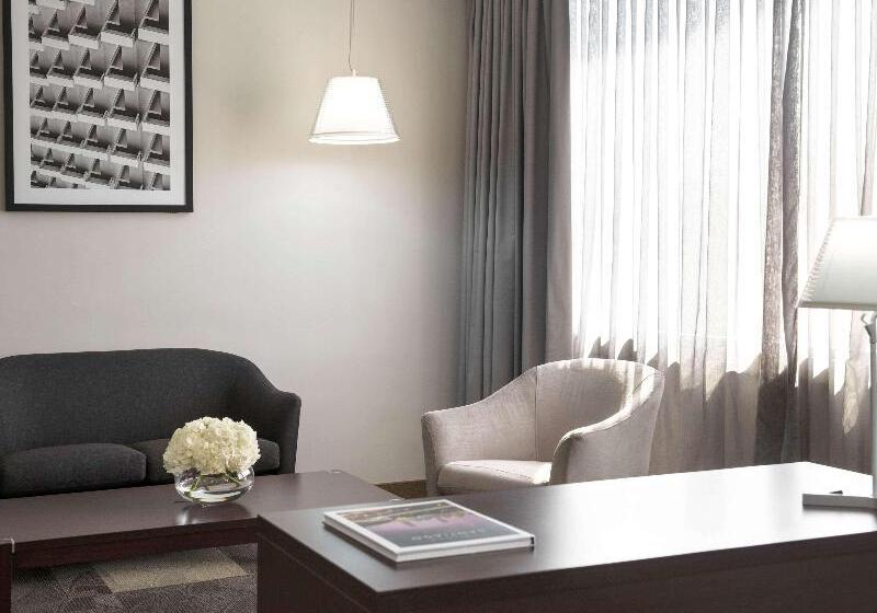 جناح جونيور سرير كينج, Pullman Santiago El Bosque