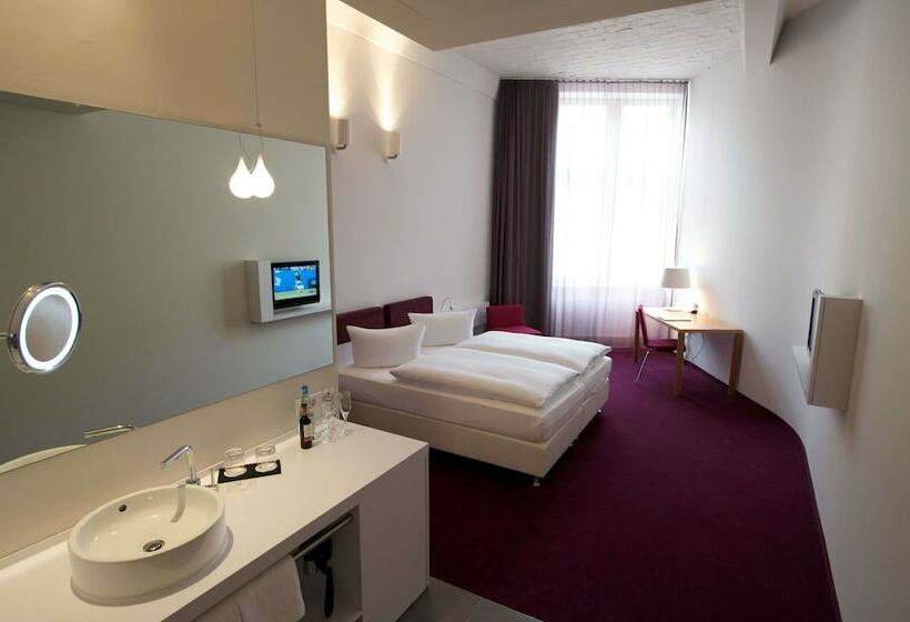 Pokój Standard Trzyosobowy, Wyndham Garden Berlin Mitte