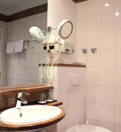 Pokój Standard Trzyosobowy, Wyndham Garden Berlin Mitte