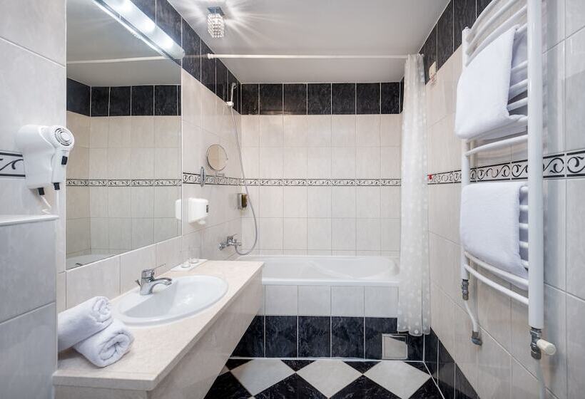 اتاق راحتی با چشمانداز دریا, Hunguest Hotel Sun Resort