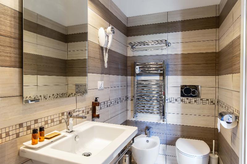 Economy Studio, Residencia Del Paseo