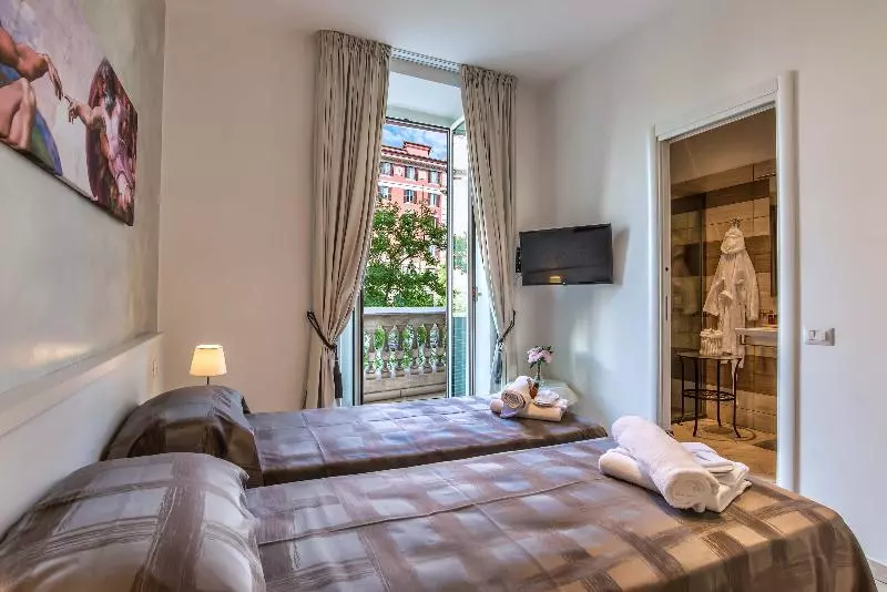 Economy Studio, Residencia Del Paseo