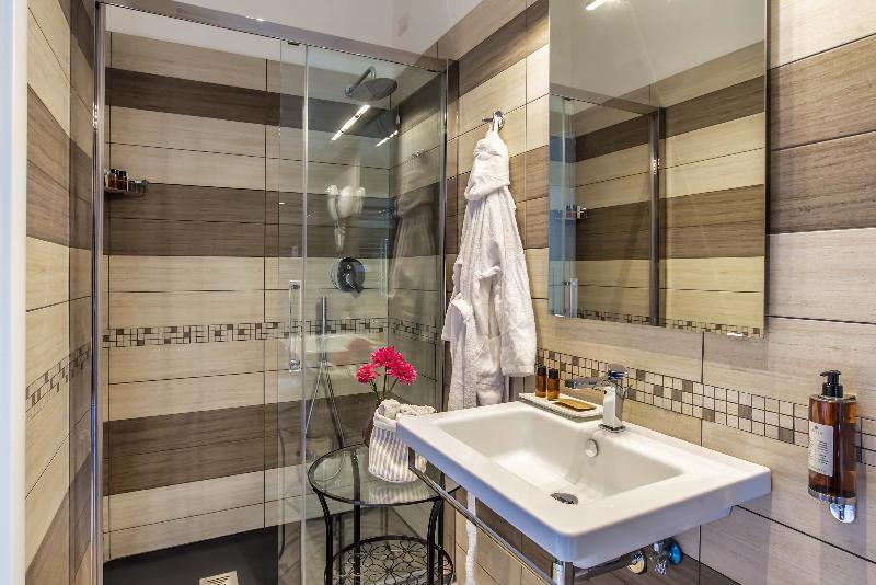 Economy Studio, Residencia Del Paseo