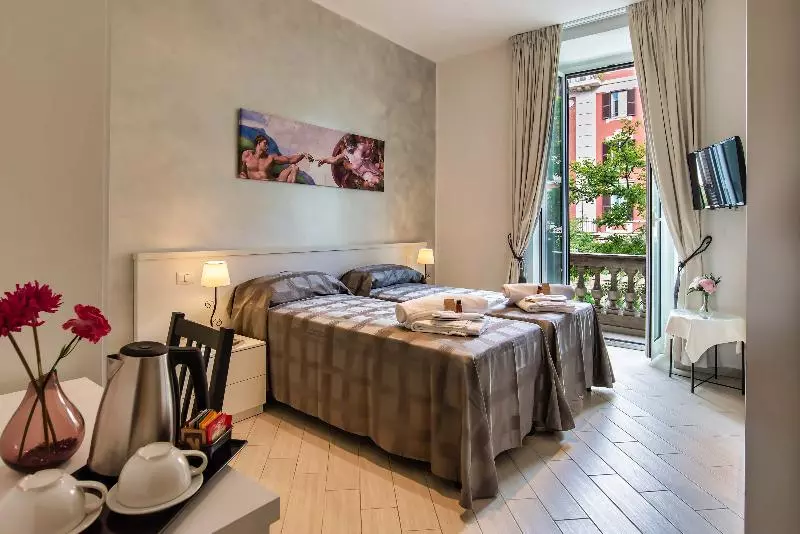 Economy Studio, Residencia Del Paseo