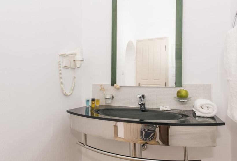 Номер Economy, Smaragdi