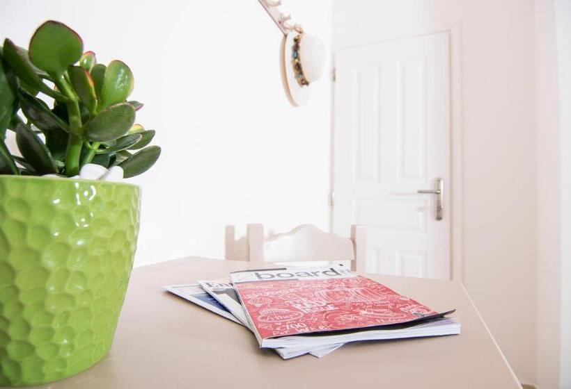 Номер Deluxe, Smaragdi