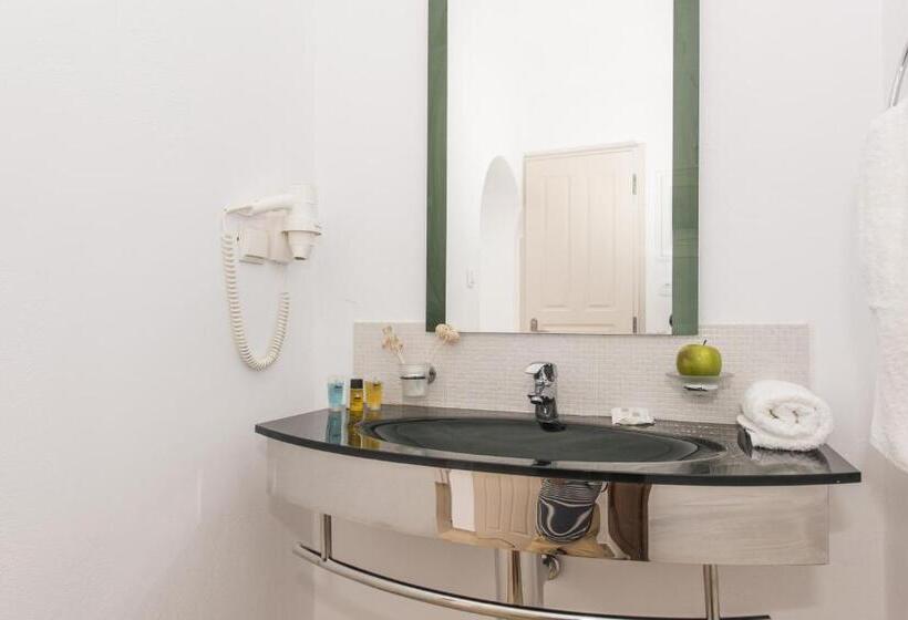 Номер Economy, Smaragdi