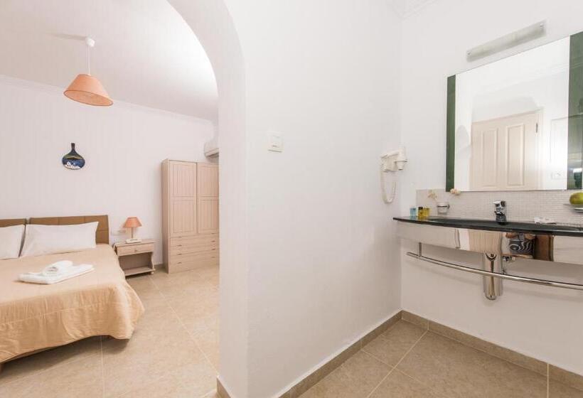 Номер Economy, Smaragdi