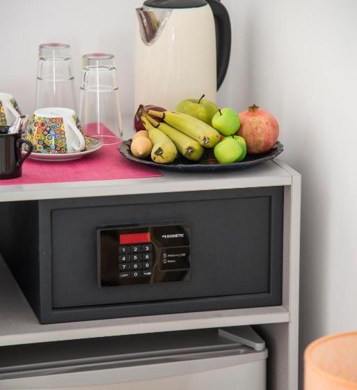 Номер Стандарт, Smaragdi